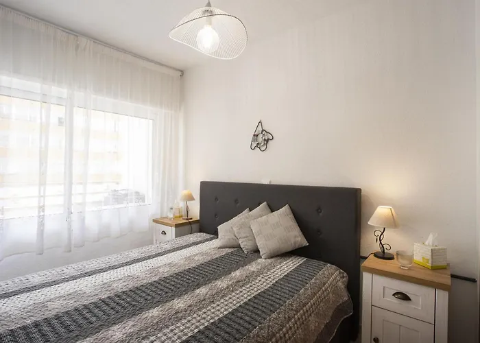 Cerca De La Playa Con Piscina Y Terraza - Hisp-288-57